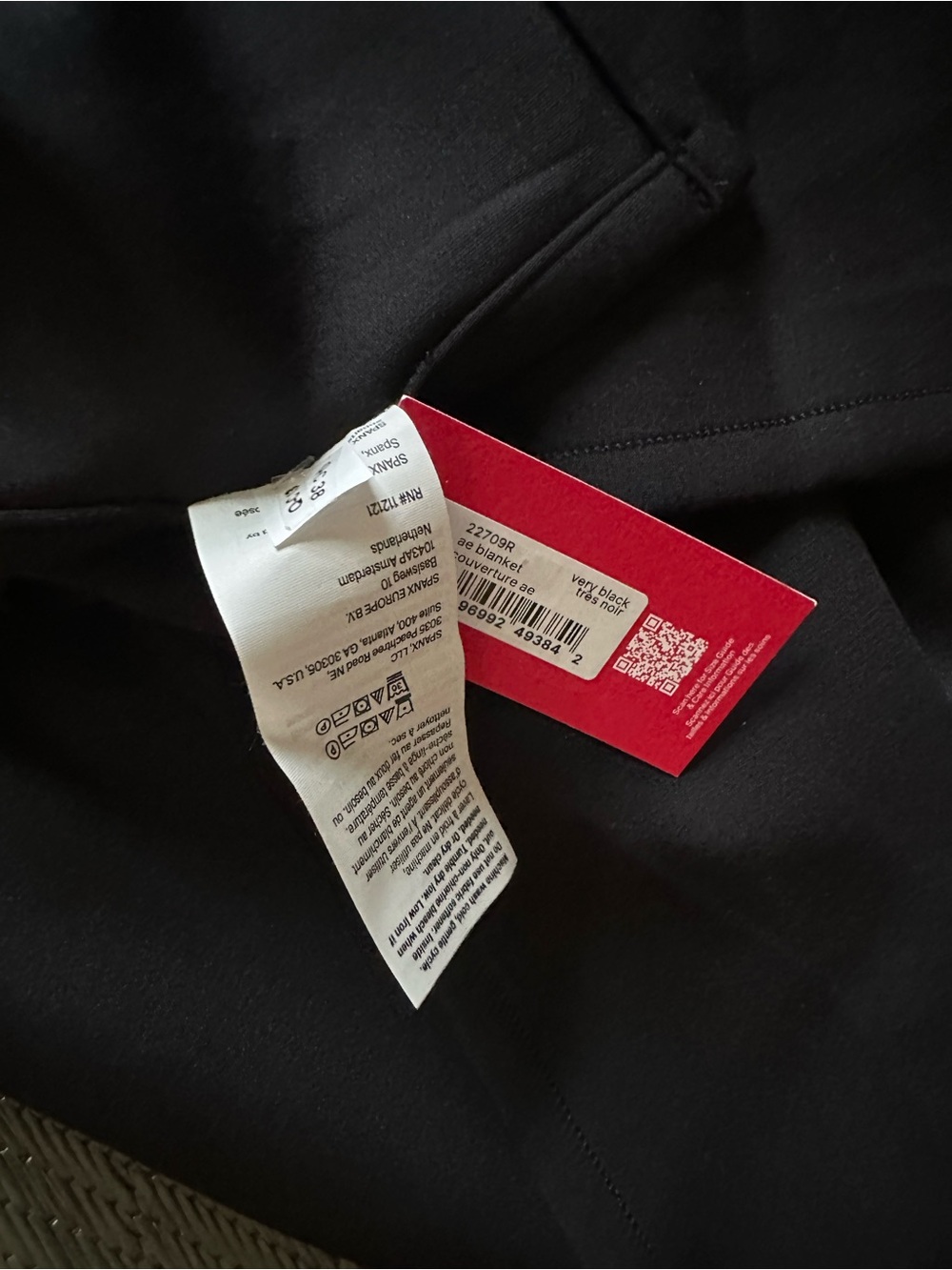 SPANX AE Blanket Air Essentials Black NWT 60"x50" Soft Lightweight - Picture 4 of 6